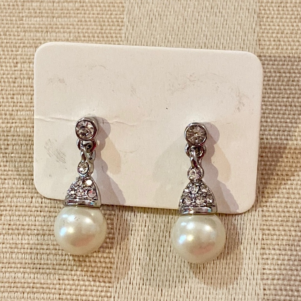 Charter Club Silver/Pearl Earrings & Necklace Set - Picture 5 of 9